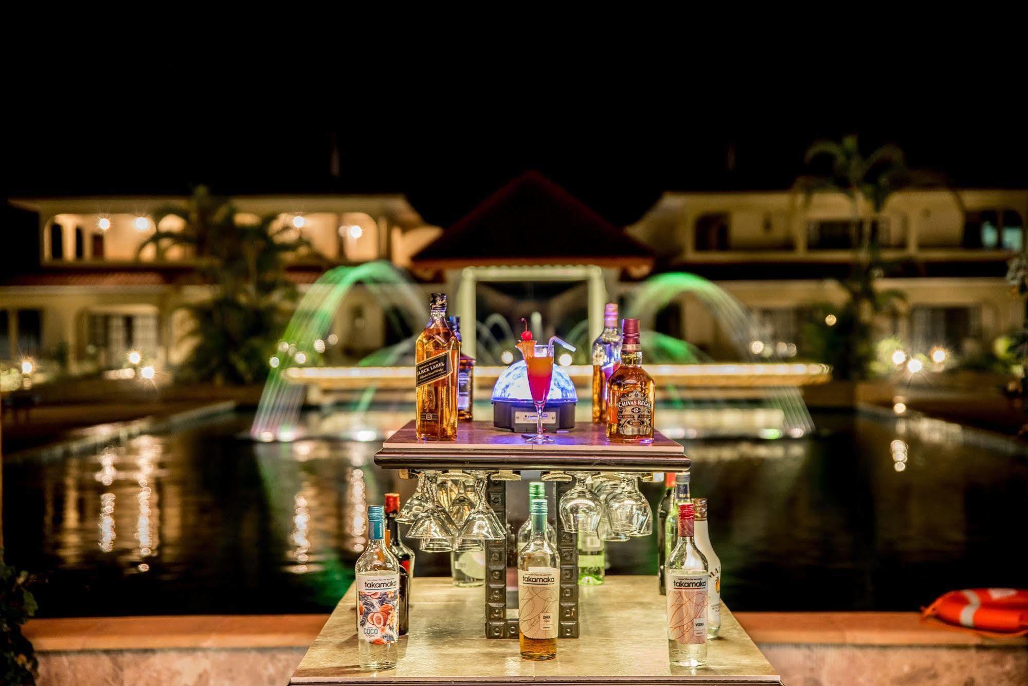 Oasis Hotel Restaurant & Spa Гранд-Анс Екстер'єр фото